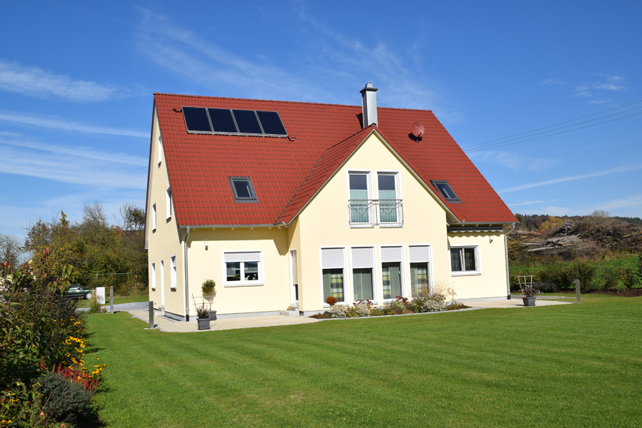 KR Wohnbau, Einfamilienhaus mit Doppelgarage, Holzlager und Heizraum, Holzhaus, Mosbach-Feuchtwangen