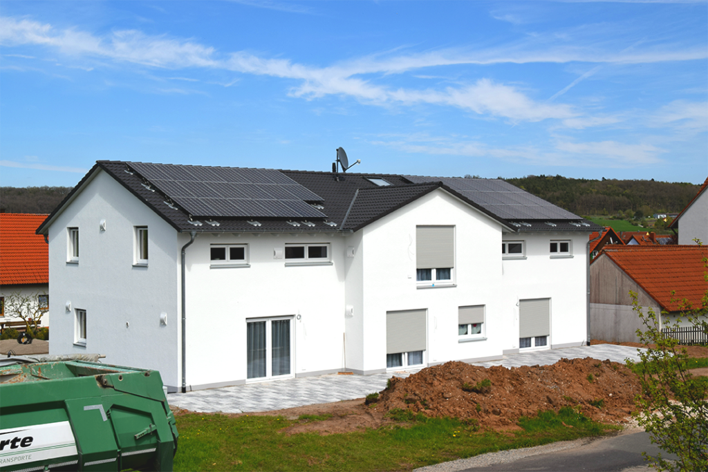 KR Wohnbau, Wohnhaus mit 4 Wohneinheiten, Holzhaus, Oberdachstetten