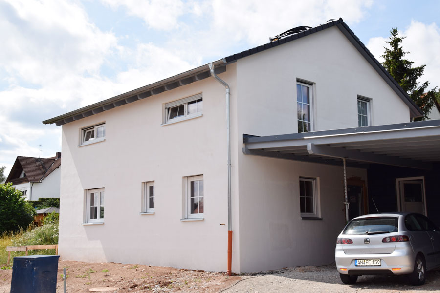 Einfamilienhaus mit Carport und Holzschuppen in Unternbibert