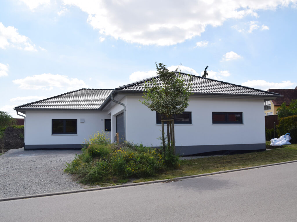 KR Wohnbau, Neubau Wohnhaus mit Garage, Oberdachstetten
