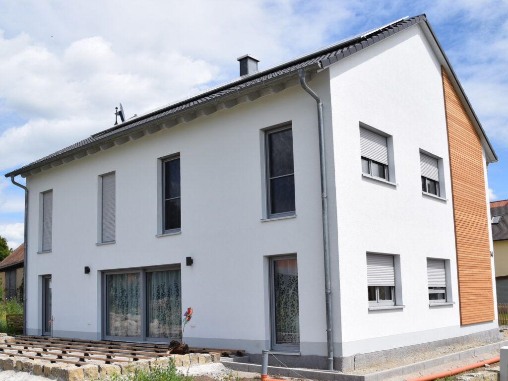 KR Wohnhaus, Einfamilienhaus mit Doppelgarage, Holzhaus, Binzwangen